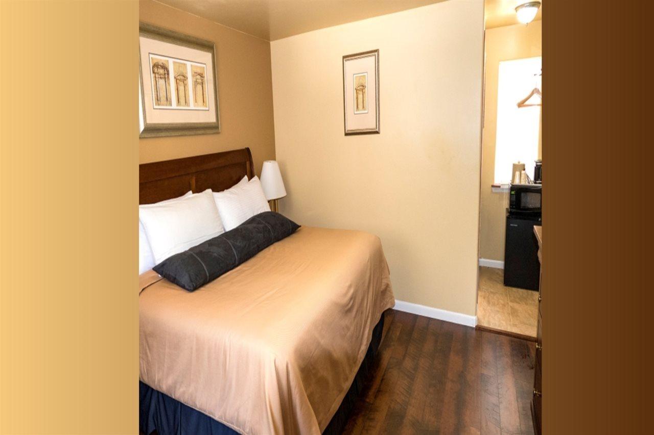 Abram Inn & Suites Юрей Екстериор снимка