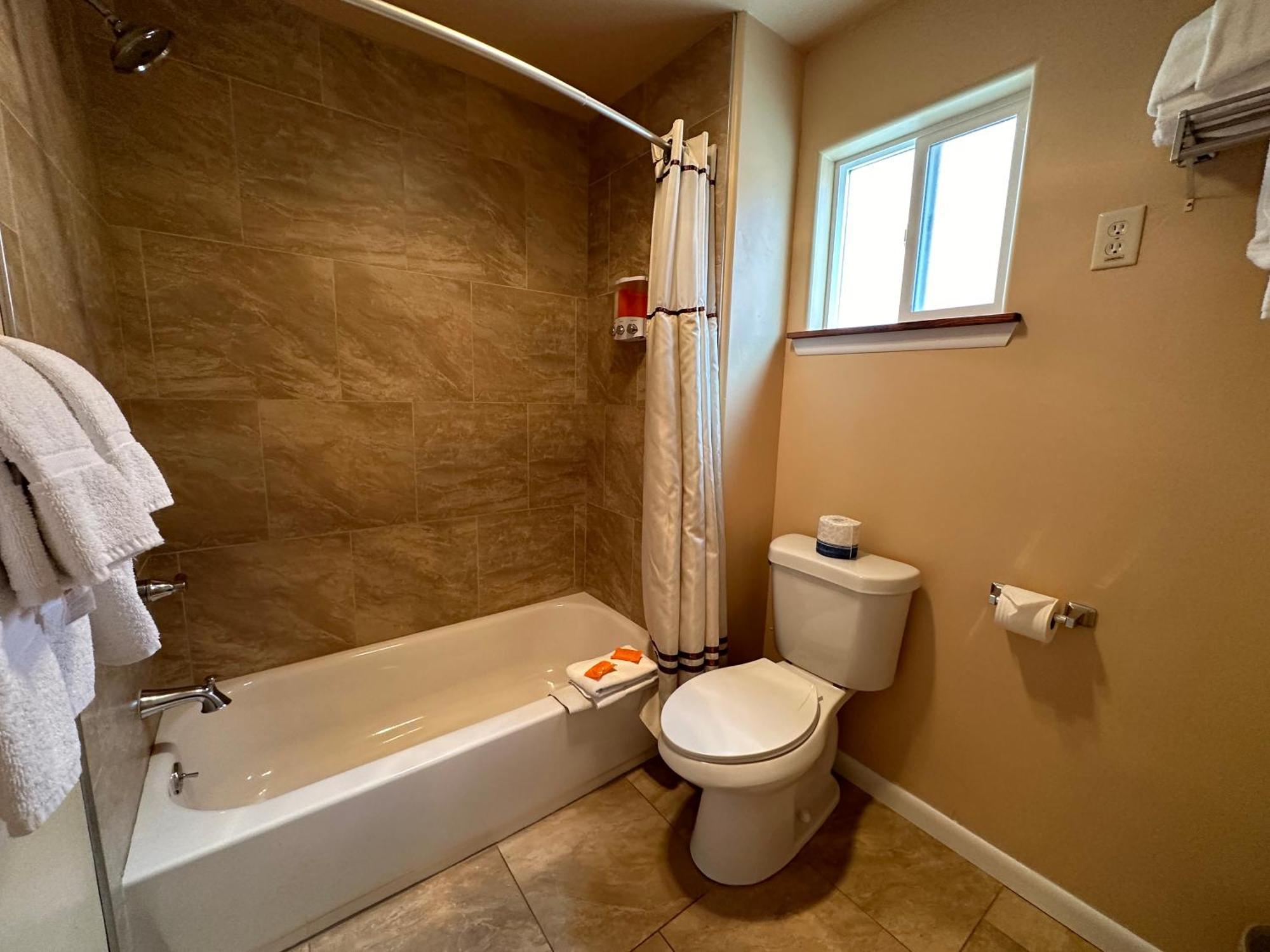 Abram Inn & Suites Юрей Екстериор снимка